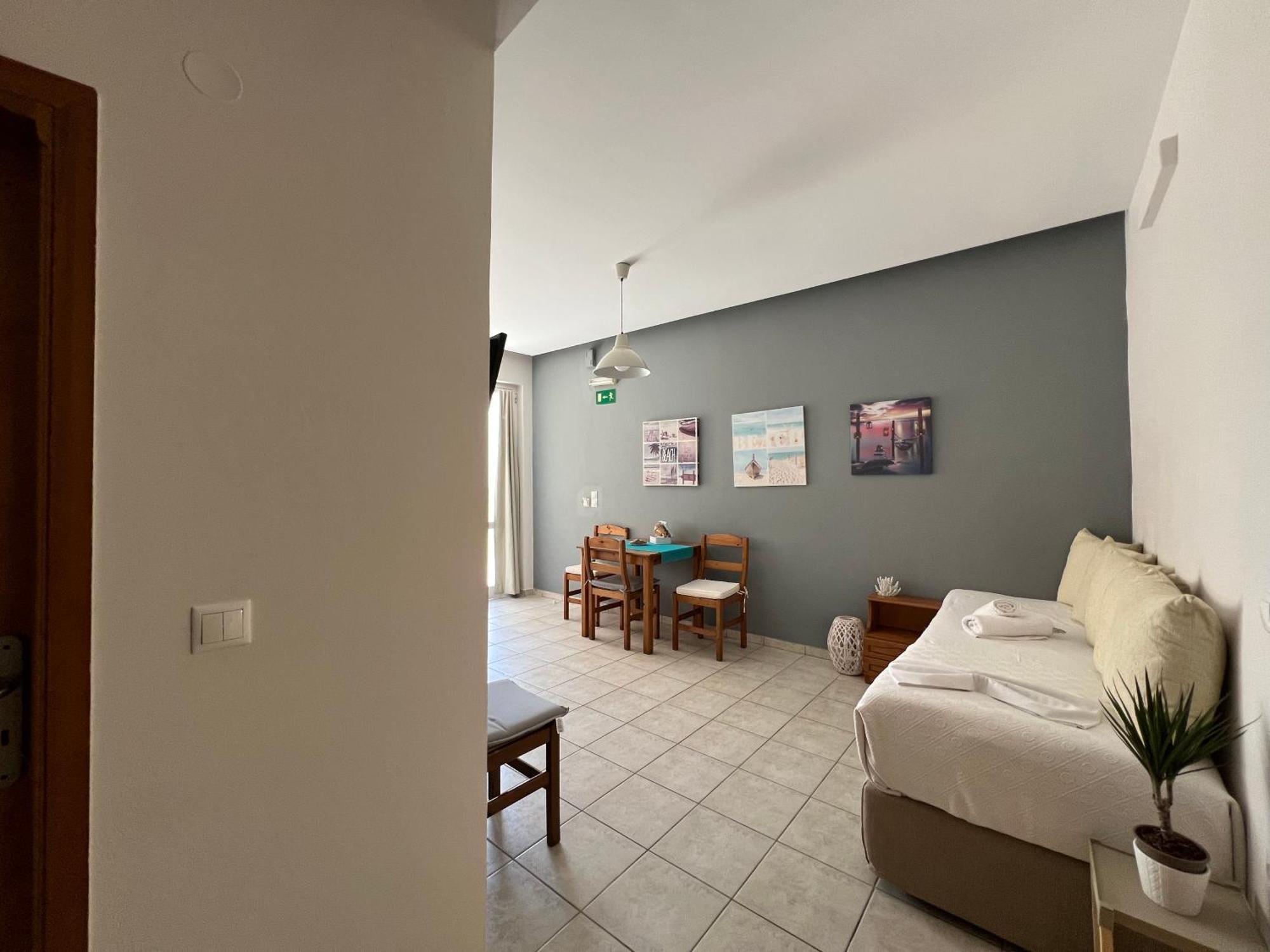 Artemis Rooms Two Steps By The Sea ปลาเตเนียส ภายนอก รูปภาพ