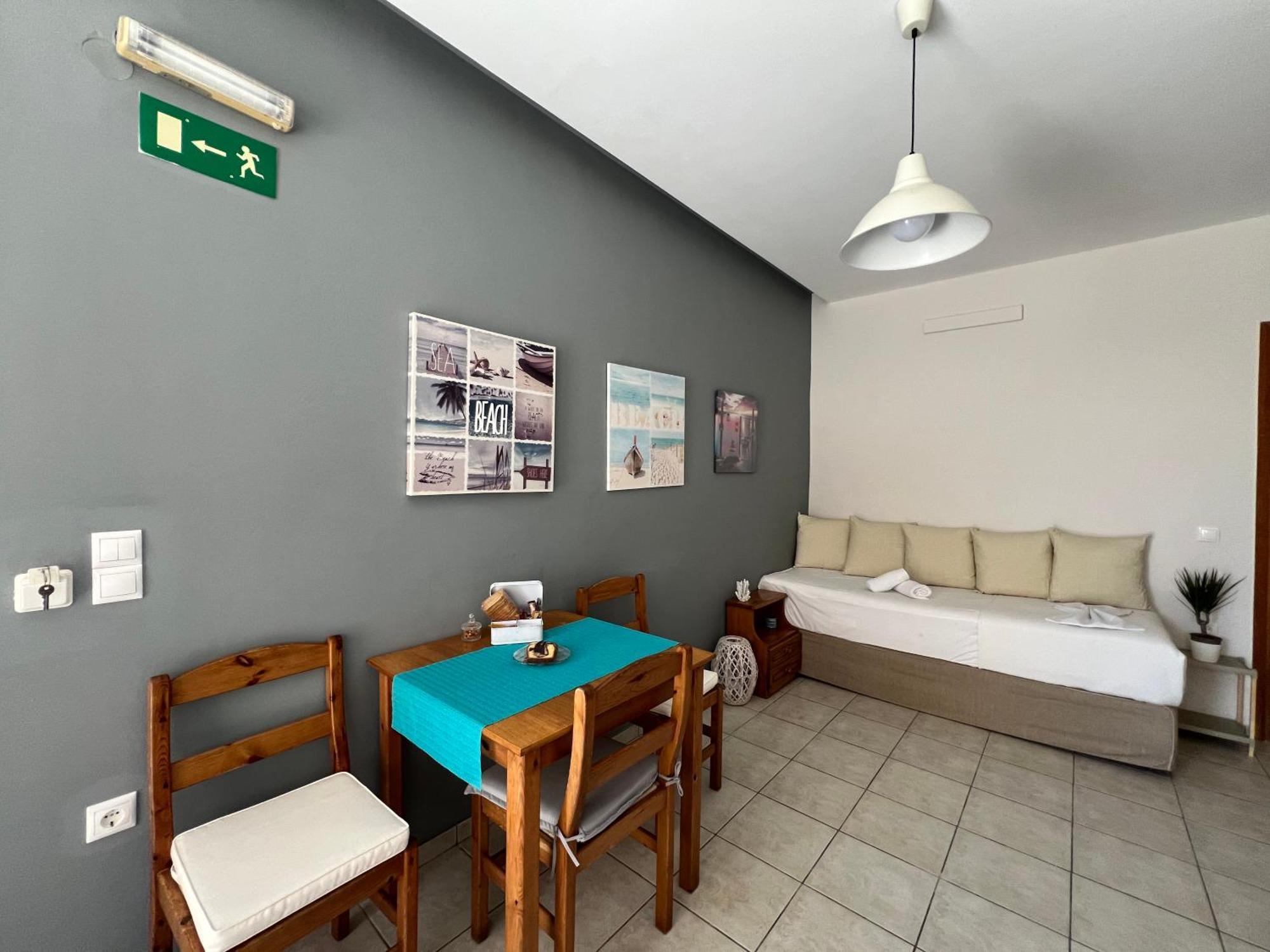 Artemis Rooms Two Steps By The Sea ปลาเตเนียส ภายนอก รูปภาพ