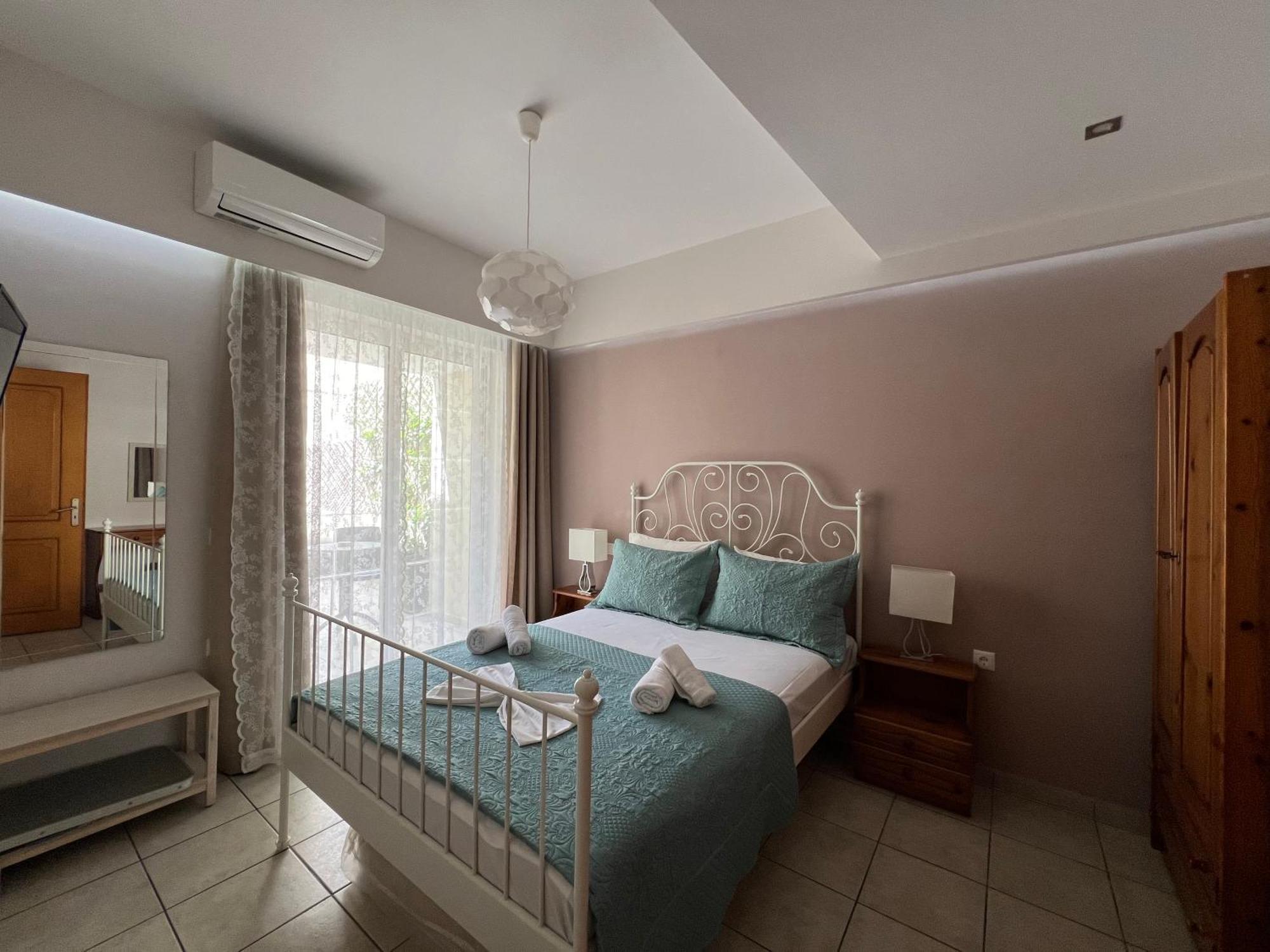 Artemis Rooms Two Steps By The Sea ปลาเตเนียส ภายนอก รูปภาพ