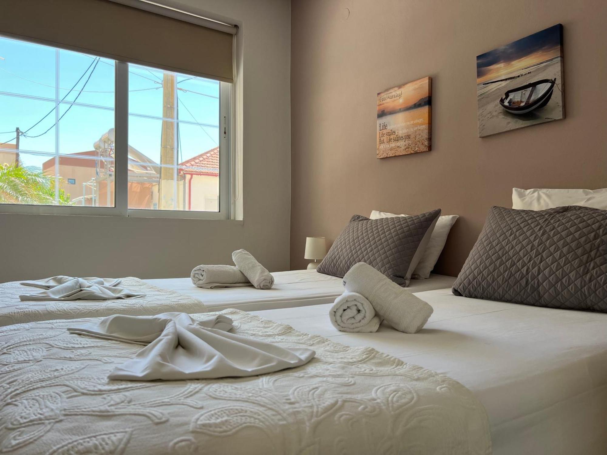 Artemis Rooms Two Steps By The Sea ปลาเตเนียส ภายนอก รูปภาพ