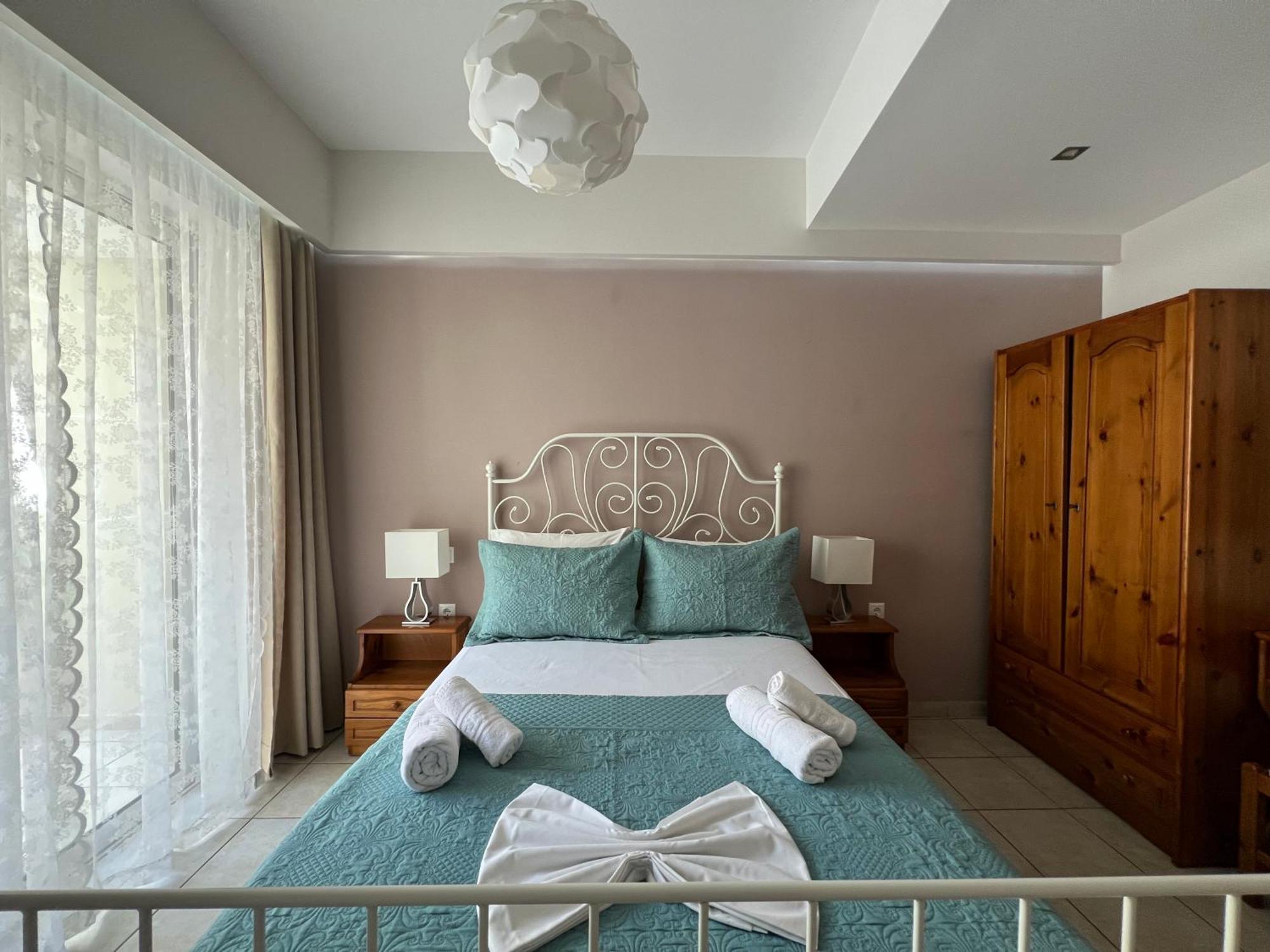Artemis Rooms Two Steps By The Sea ปลาเตเนียส ภายนอก รูปภาพ