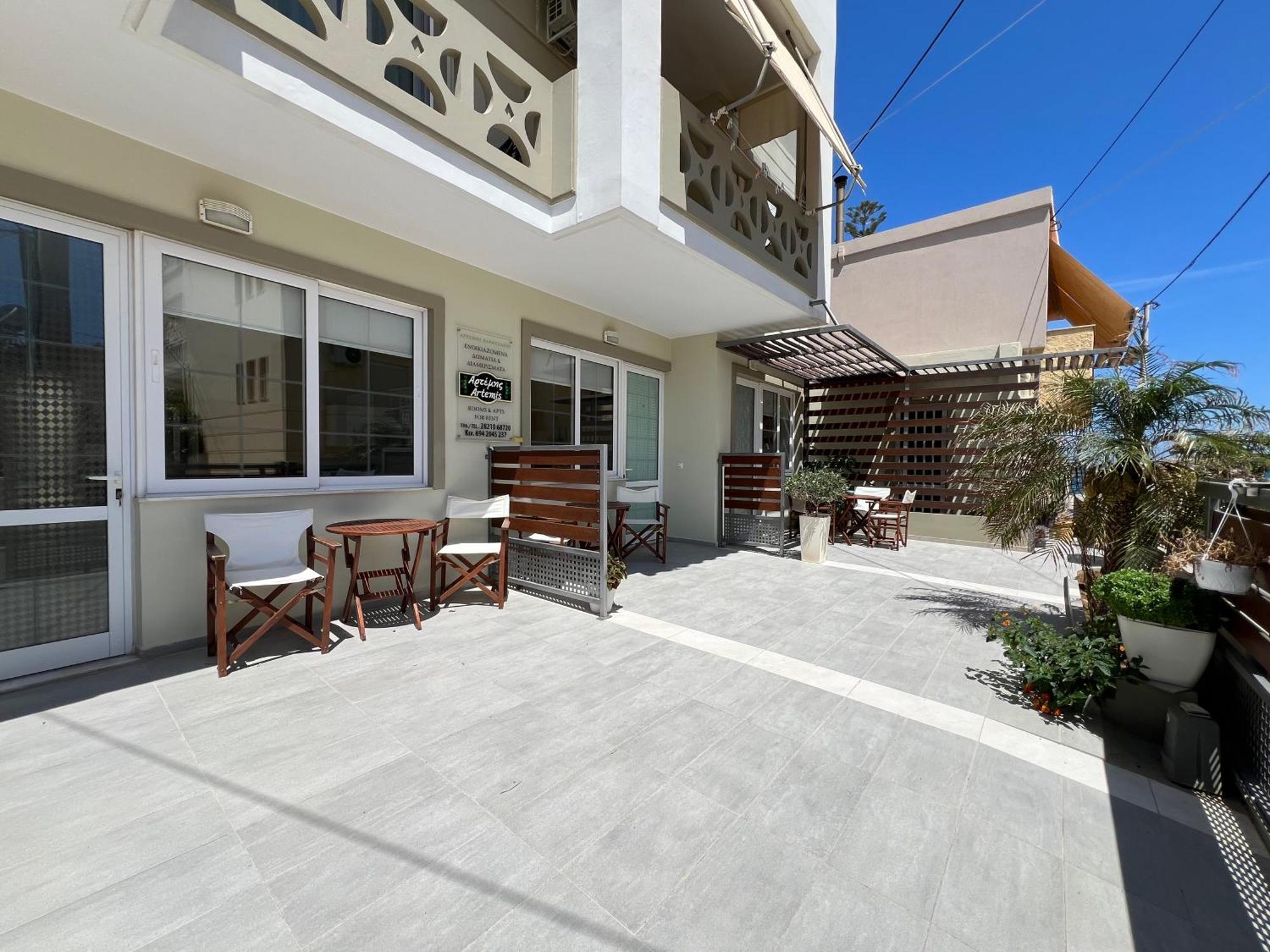 Artemis Rooms Two Steps By The Sea ปลาเตเนียส ภายนอก รูปภาพ
