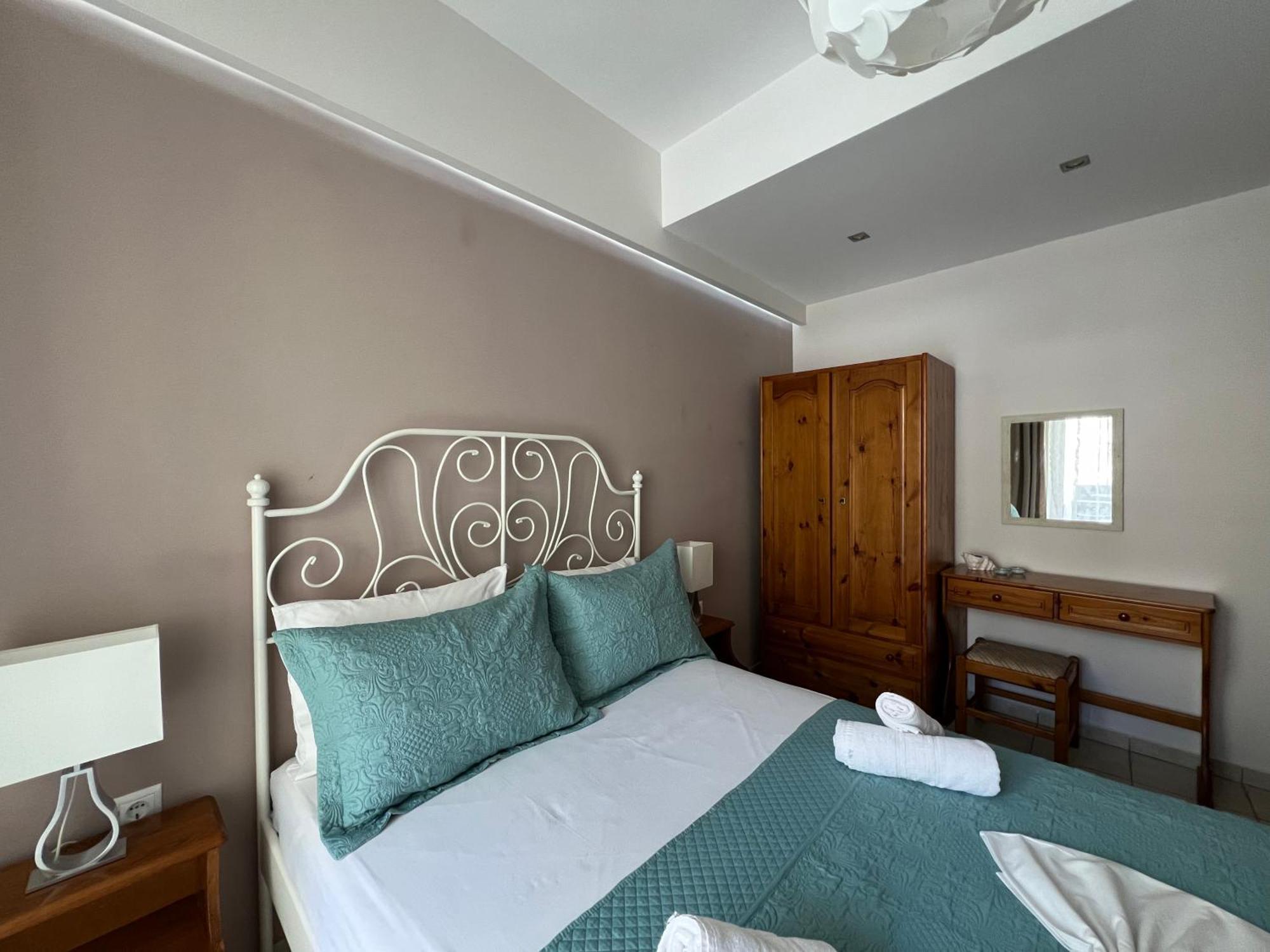 Artemis Rooms Two Steps By The Sea ปลาเตเนียส ภายนอก รูปภาพ